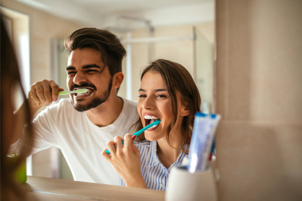 6 Easy Ways To Whiten Teeth At Home 2020